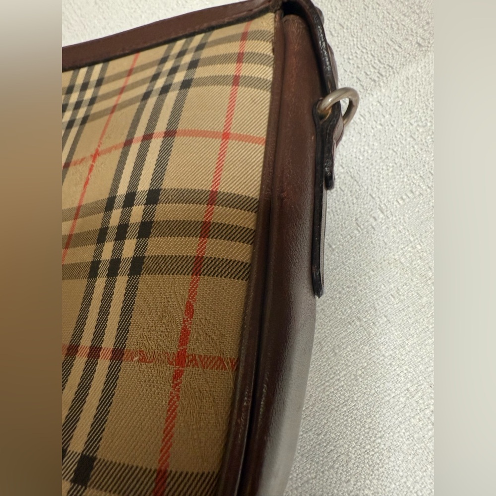 Burberrys’ Vintage clutch wristlet - Picture 8 of 15